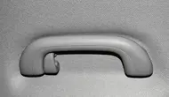 Bukan Sekadar Pegangan Tangan, Ini 5 Fungsi Hand Grip Mobil
