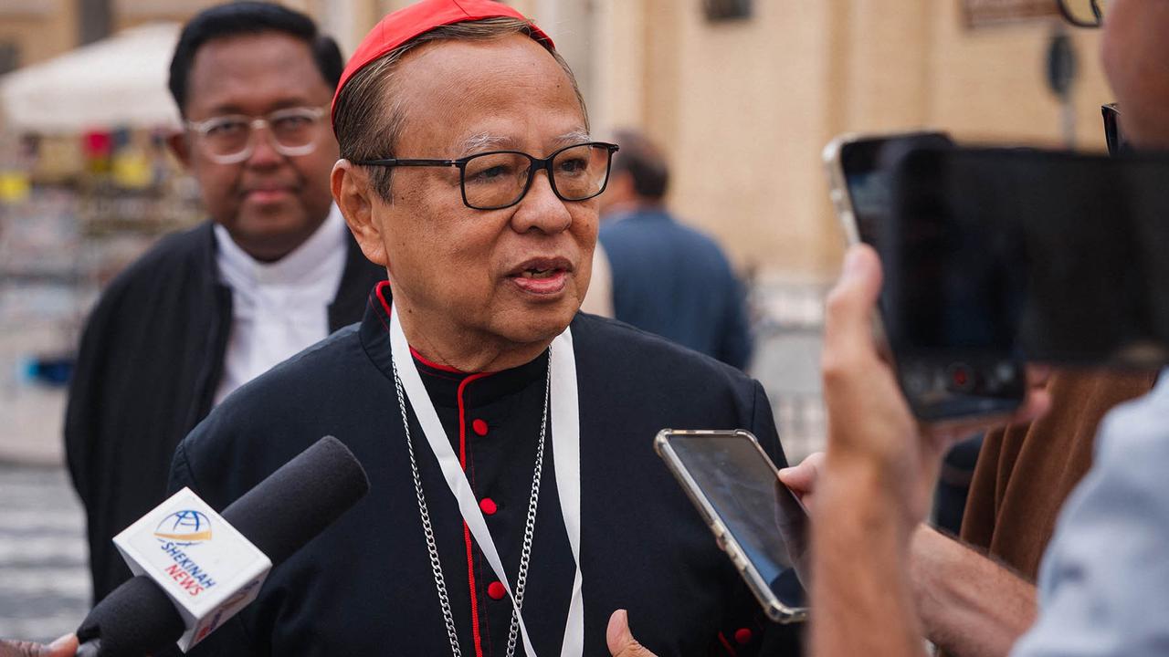 FOTO: Kardinal Indonesia Ignatius Suharyo Hardjoatmodjo Bersiap Mengikuti Konklaf di Vatikan