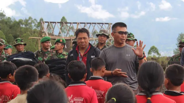 Pangdam IX/Udayana menikmati matahari pagi di Gunung Batur Kintamani