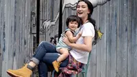 Usia Belum Setahun, Putri Atiqah Hasiholan Sudah Mencintai Buku