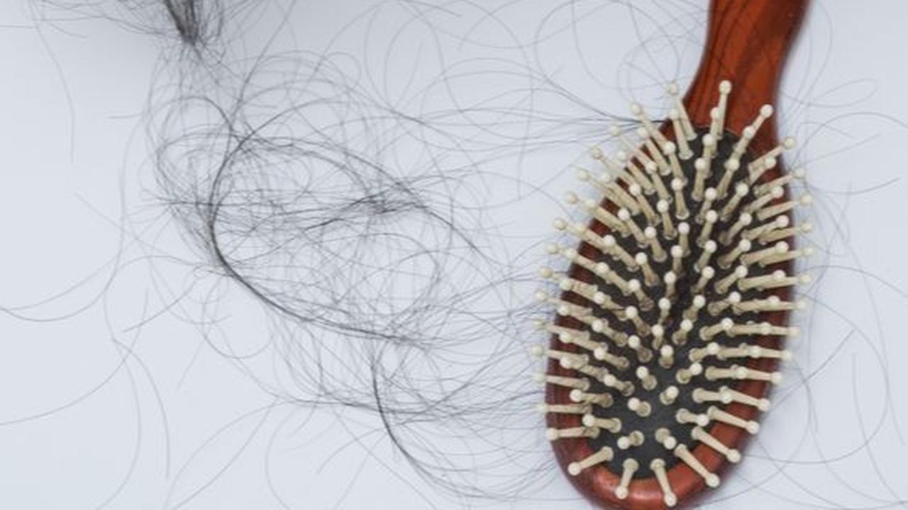 Rambut Rontok Ternyata Tak Cukup Diatasi Pakai Sampo Saja, Solusinya?
