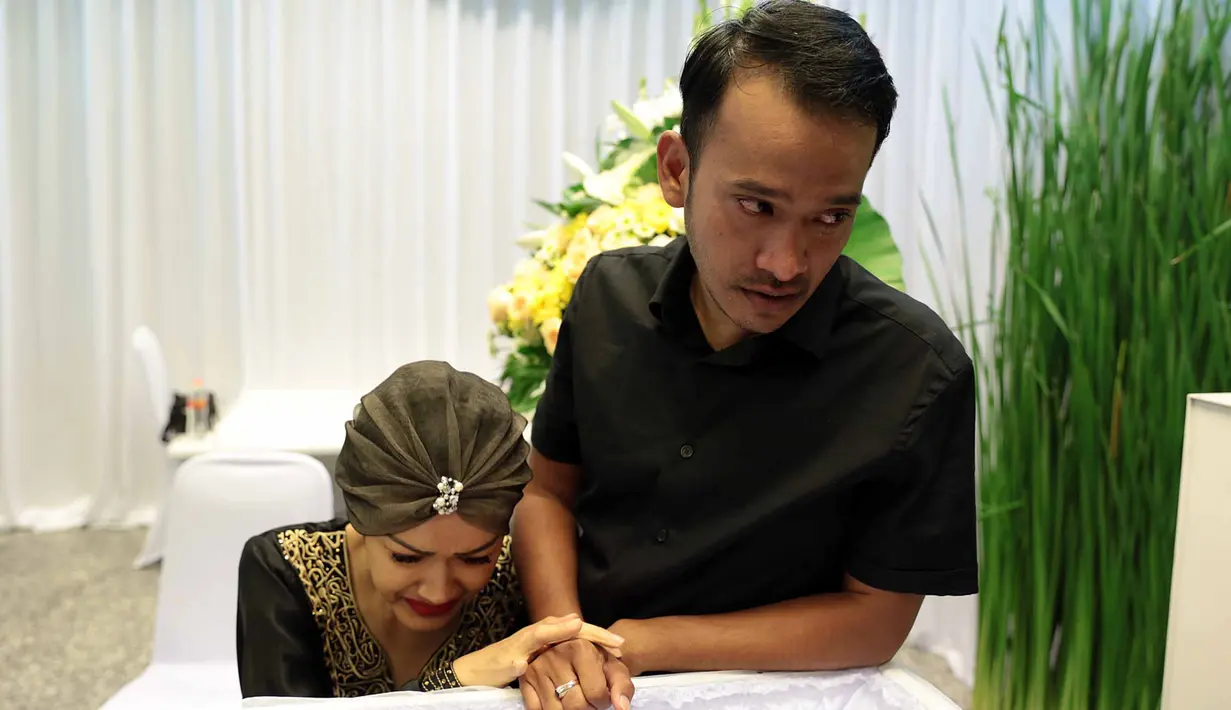 Akhir Januari tahun ini, Julia Perez rela meninggalkan Rumah Sakit Cipto Mangunkusumo (RSCM) demi memberikan semangat pada sahabatnya Ruben Onsu yang saat itu sedang dirundung duka, ayahnya meninggal dunia. (Deki Prayoga/Bintang.com)