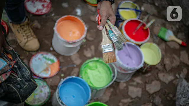Pembuatan Mural di Kolong Jembatan Pegangsaan
