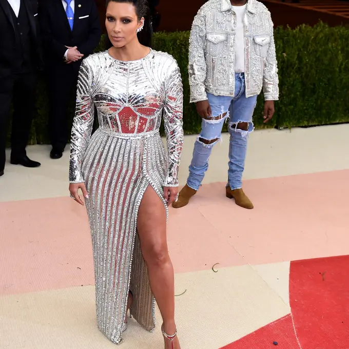 20160502-Selebriti Pamer Kaki Jenjang di Met Gala 2016-New York
