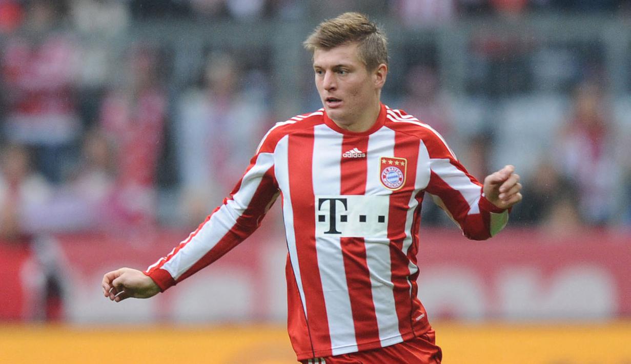 Toni Kroos menjadi pencetak gol kedua termuda (17 tahun 9 bulan 21 hari) Bayern Munchen. Rekor tersebut tercipta saat berlaga di Liga Europa pada 2007 silam. Saat ini, Kroos berhasil menjelma menjadi salah satu gelandang terbaik di dunia bersama Real Madrid. (AFP/Christof Stahce)