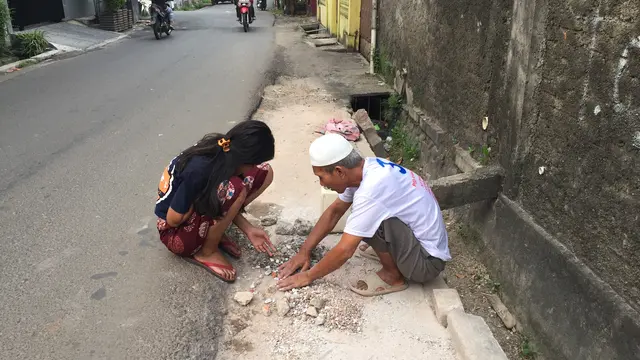 Kisah Pemecah Batu Tunanetra Punya Ratusan Anak Asuh Yatim Piatu. (Liputan6.com/Devira Prastiwi)