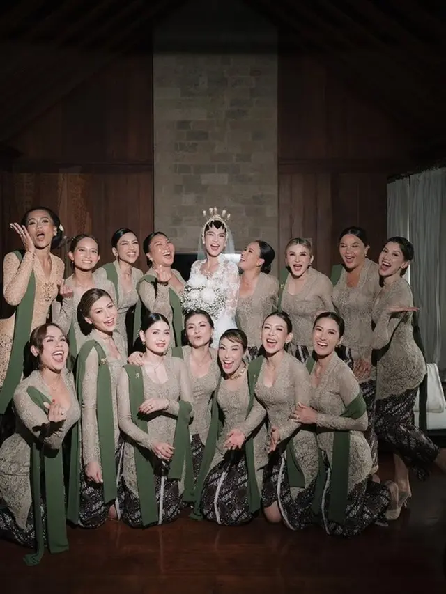Bridesmaid Luna Maya/Kapanlagi.com