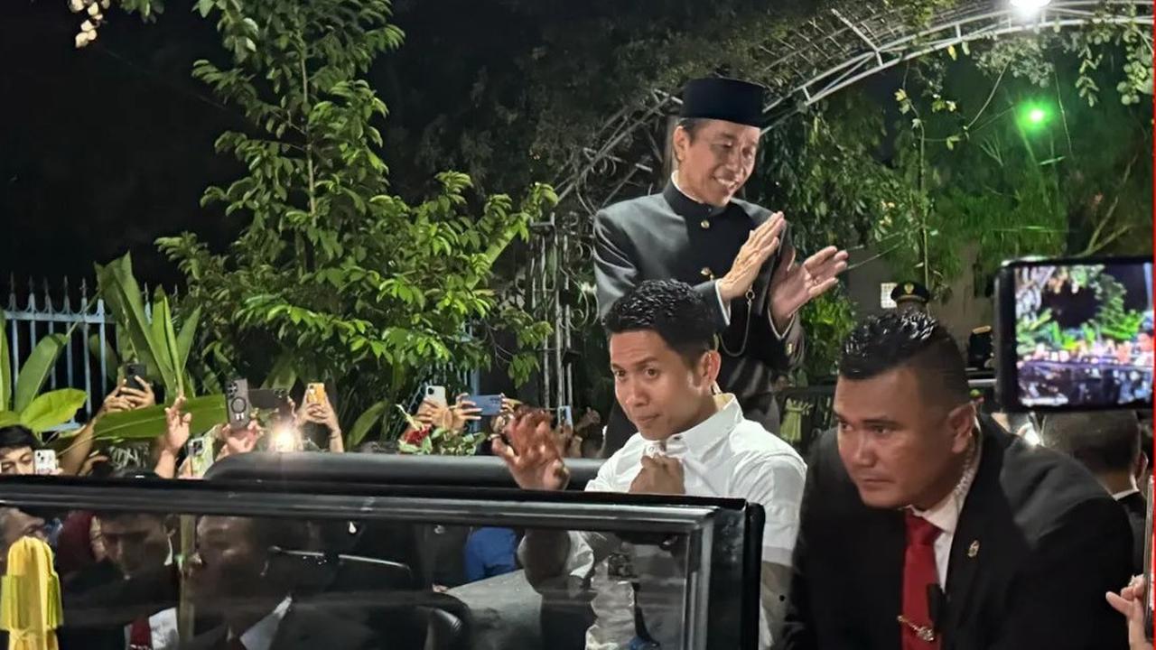Beragam Cara Warga Kota Solo Sambut Kepulangan Jokowi, Beri Karangan Bunga hingga Gelar Pertunjukan Reog