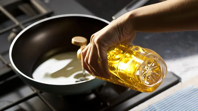 8 Tips Agar Wajan Tidak Lengket untuk Meanggoreng