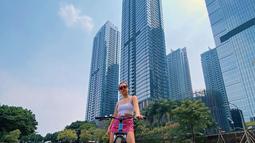 Kendati demikian, BCL tak begitu rutin melakukan olahraga. Wanita 39 tahun itu bahkan menyebut dirinya doyan makan. (Liputan6.com/IG/@bclsinclair).