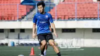 PSIS Semarang resmi merekrut gelandang asing asal Jepang, Ryo Fujii, Jumat (13/1/2023). Sebelumnya, pemain berusia 26 tahun ini sempat menjalani trial selama satu bulan bersama Mahesa Jenar. (Dok. PSIS)