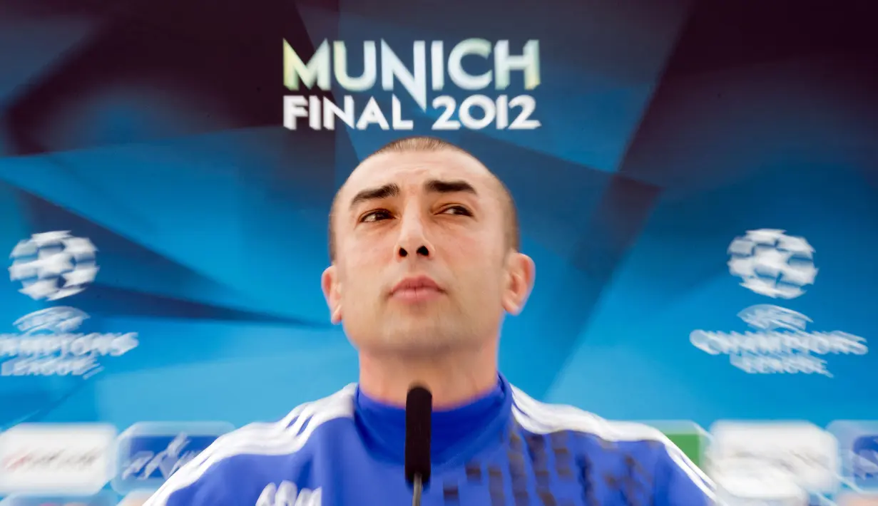 Sebelum Tuchel, Roberto Di Matteo telah merasakan hal tersebut di Chelsea. Ia ditunjuk untuk menggantikan Andre Villas-Boas yang dipecat sebagai pelatih kepala. Secara mengejutkan, Di Matteo berhasil mempersembahkan gelar Liga Champions pertama Chelsea. Pria berkebangsaan Italia tersebut kemudian dipermanenkan oleh Roman Abramovich. Namun, setelah lima bulan berselang, ia dipecat lantaran penampilan buruk The Blues di Inggris dan Liga Champions. (AFP/Adrian Dennis)