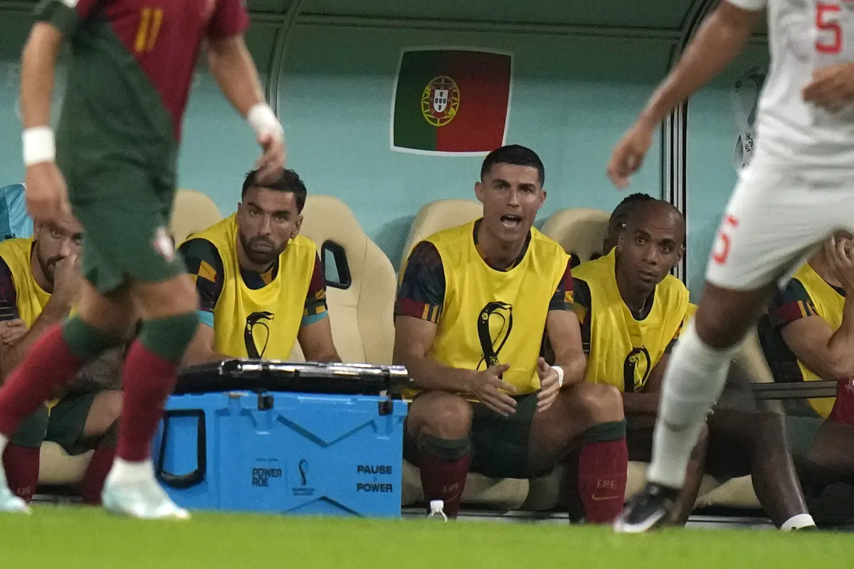 Ekspresi Ronaldo Saat Menyaksikan Portugal Dari Bangku Cadangan