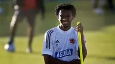 Gelandang Kolombia, Juan Cuadrado mengambil bagian dalam sesi latihan di Brasilia (5/7/2021). Kolombia akan bertanding melawan Argentina pada babak semifinal semifinal Copa America 2021  di Estadio Nacional Mane Garrincha. (AFP/Silvio Avila)