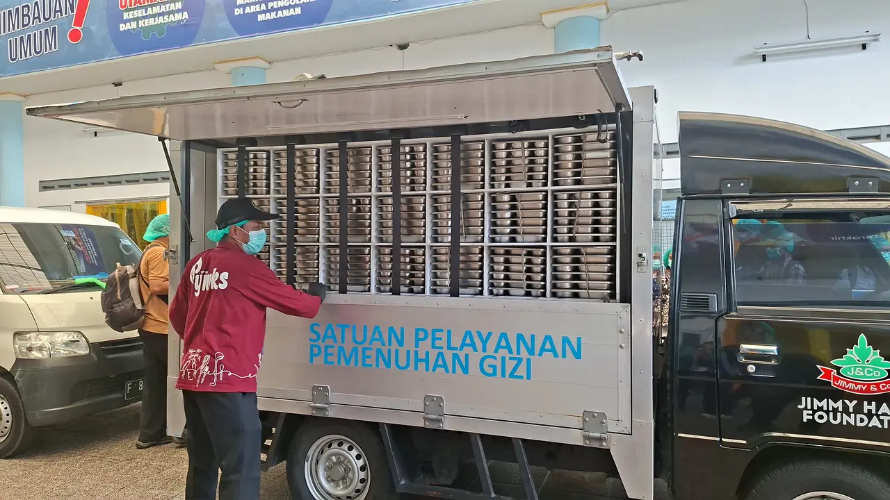 Setelah proses pemorsian, nantinya MBG bakal didistribusikan ke sekolah-sekolah  dengan waktu pengantaran yang turut disesuaikan dengan kebutuhan masing-masing sekolah. (Liputan6/Winda Nelfira)