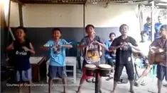 Dengan paduan suara yang merdu ditambah dengan gayanya enerjik, boyband cilik itu bikin kagum netizen