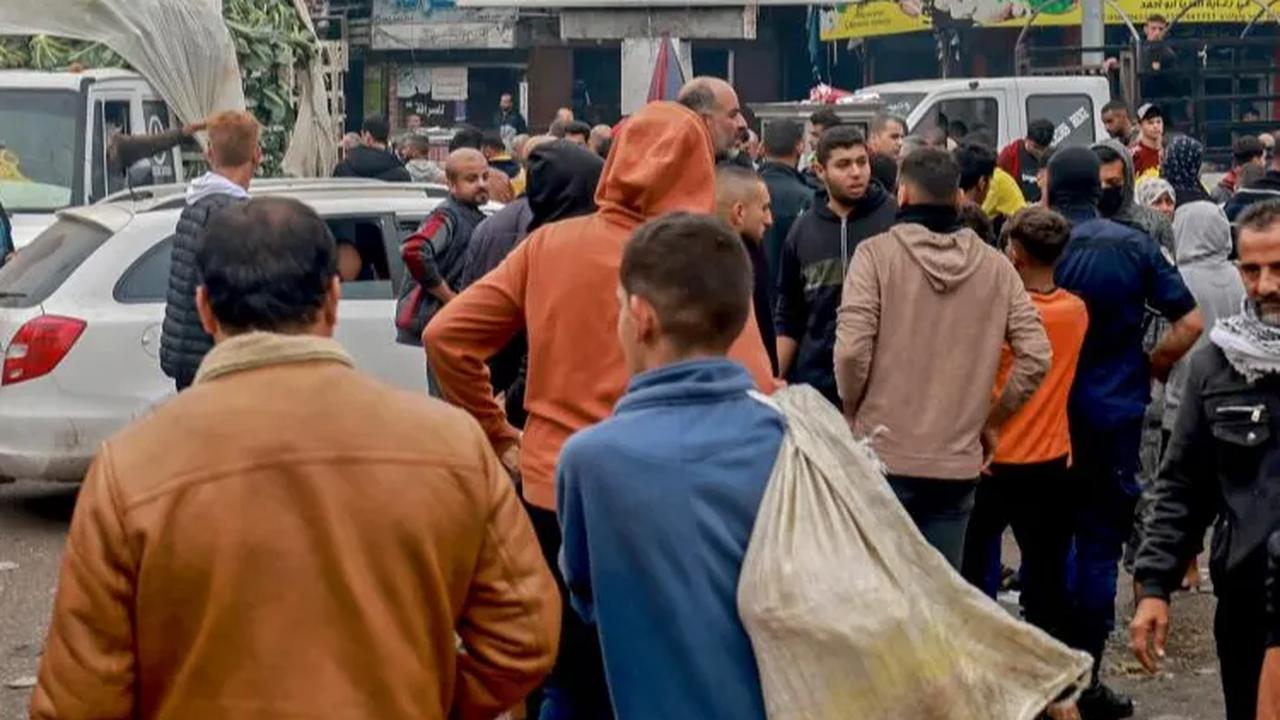Seperti diketahui, Khan Younis terletak di bagian selatan Jalur Gaza, Di sana masih banyak warga sipil yang mengungsi.<br>