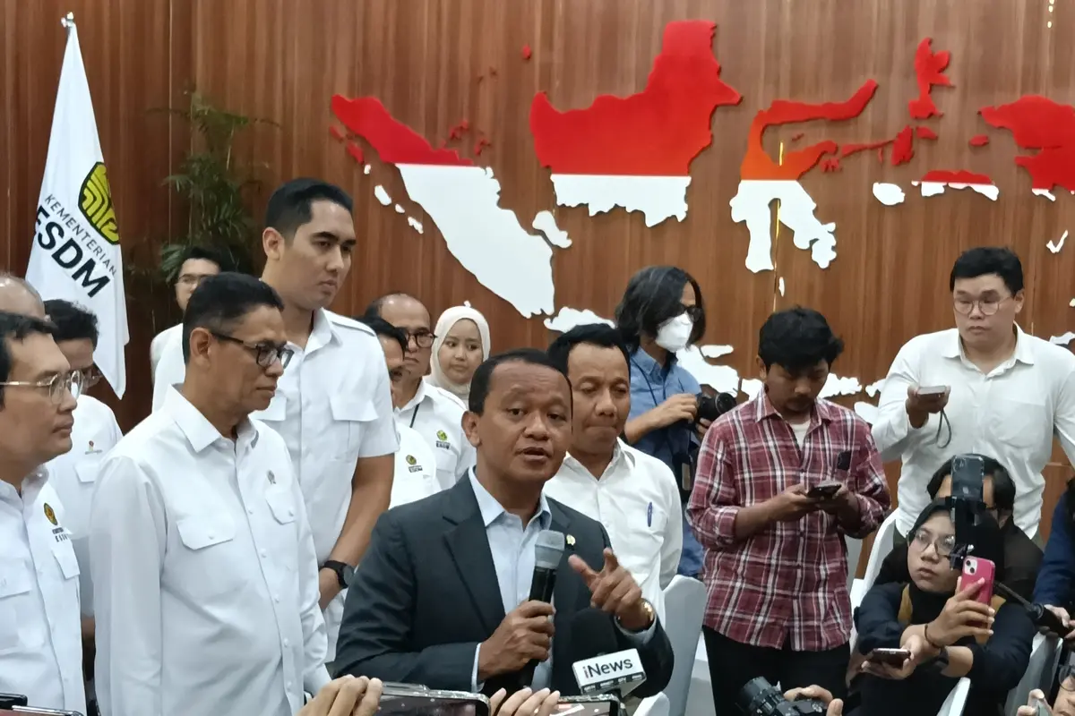 Menteri Energi dan Sumber Daya Mineral (ESDM) Bahlil Lahadalia di Kantor Kementerian ESDM, Jakarta, Senin (20/4/2026). (Liputan6.com/Maul)