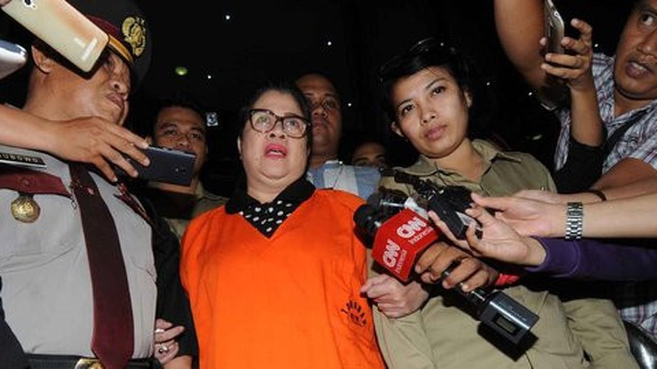 Keluar Gedung KPK, Dewie Yasin menangis teringat anak