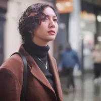 Melihat koleksi perhiasan yang dikenakan Aurora di film Jalan yang Jauh Jangan Lupa Pulang (instagram/thepalace_id)