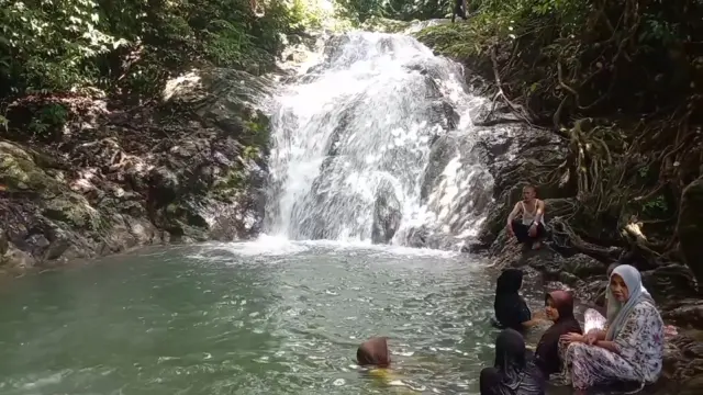 Air Terjun 7 Tingkat jadi tujuan wisata warga Aceh saat libur lebaran.  (Foto: Badan Komunikasi Pemerintah RI)