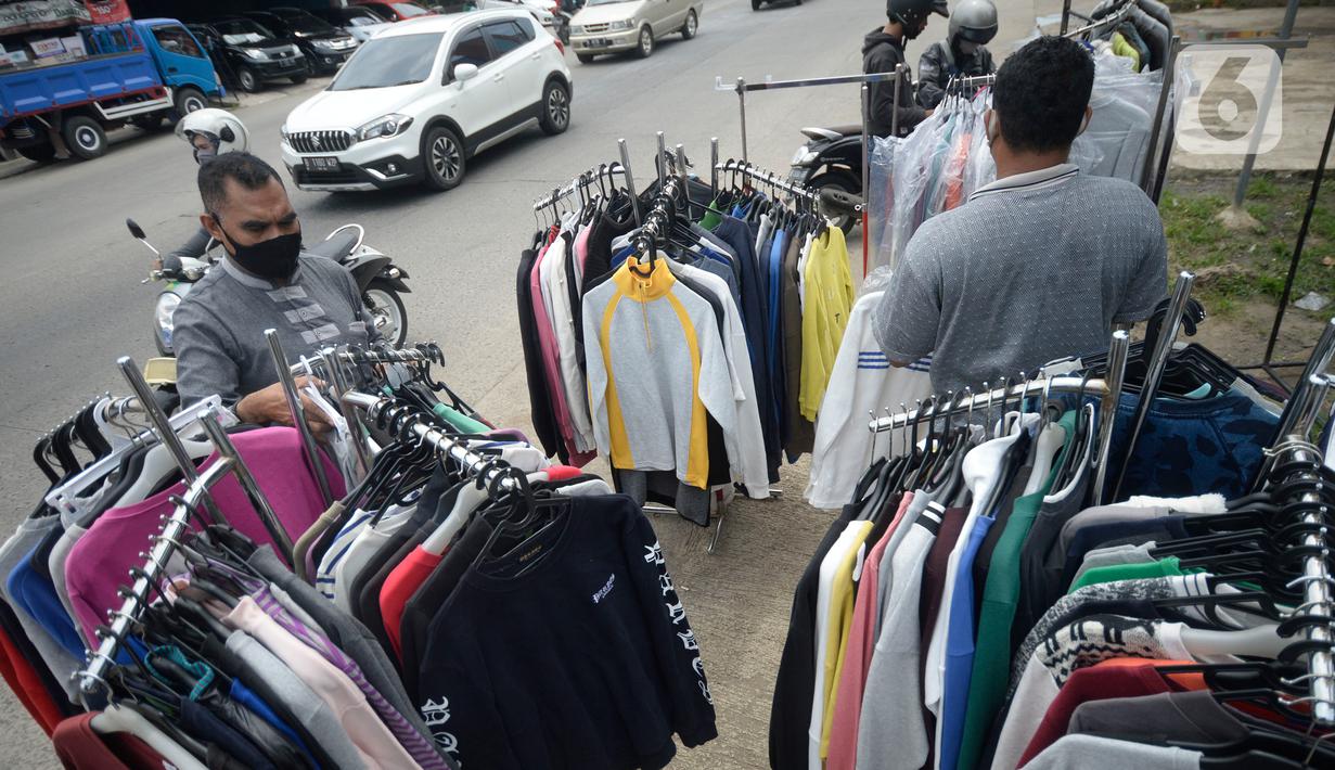 Foto Mengais Rezeki Jual Baju Bekas Saat Pandemi News Liputan6 Com