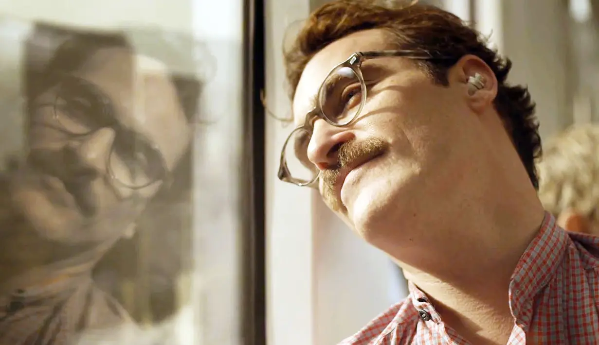 Her menceritakan seorang pria yang jatuh cinta pada Siri. Pernahkah kamu merasa begitu sendiri sampai tak ada orang yang bisa kamu jadikan teman untuk bicarakan isi hati? (Youtube)