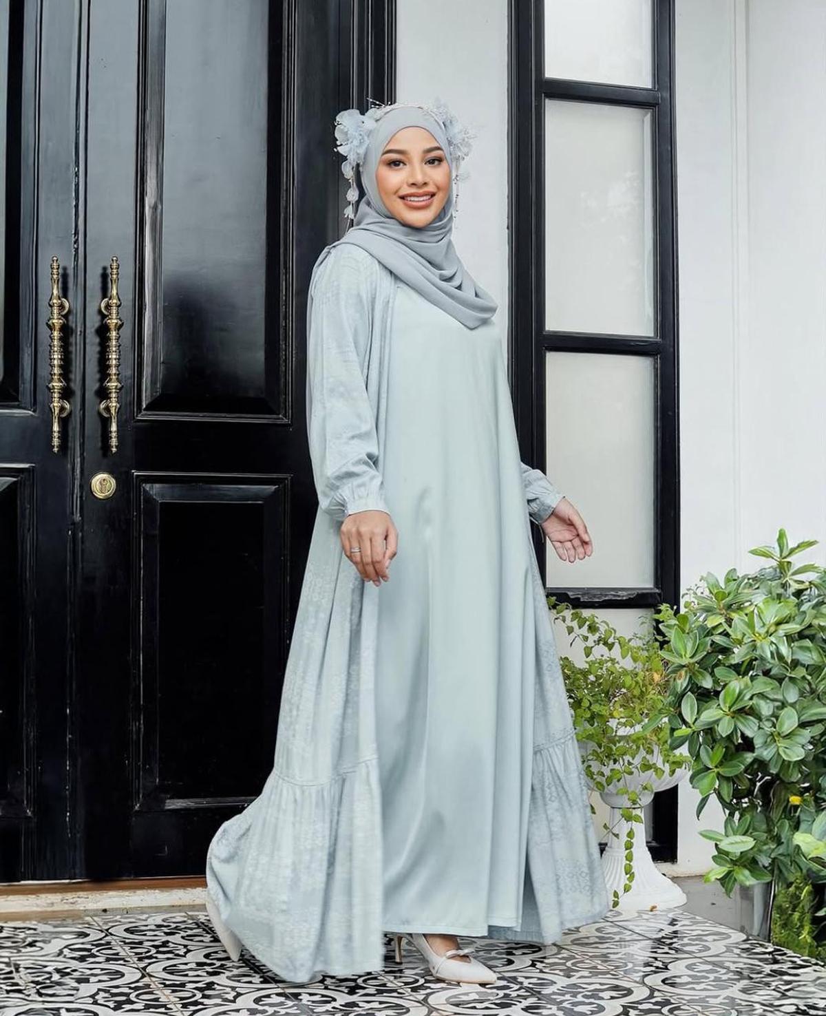 Model Hijab Aurel Hermansyah yang Bikin Penampilan Lebaran 2025 Makin Elegan