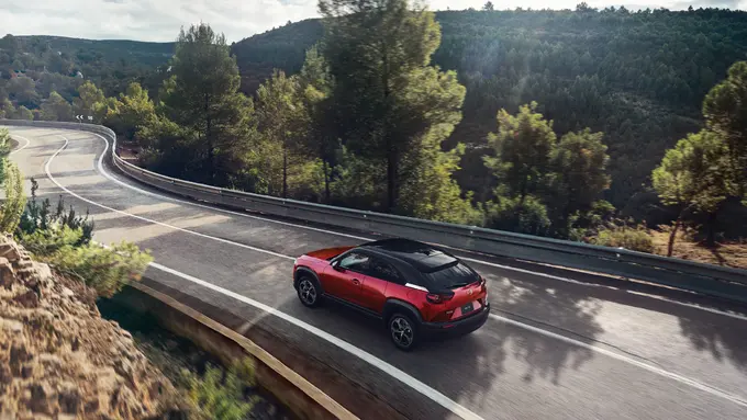 Keberanian Mazda untuk berinovasi dalam menciptakan mobil listrik pertama mereka patut diapresiasi.