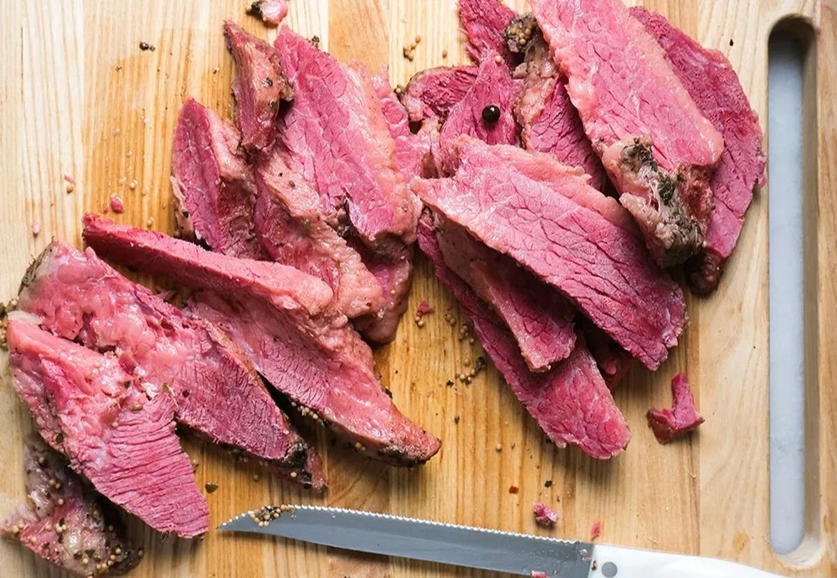 Olahan beragam daging dan seafood juga tidak mengandung karbohidrat.  Terbukti membantu massa otot selama diet dan sangat rendah karbohidrat.