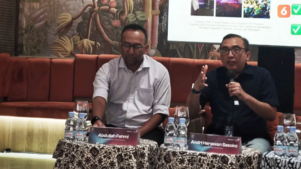 VP Brand & Marketing Communication Telkomsel Abdullah Fahmi bersama VP Corporate Communication Telkom, Andri Herawan Sasoko. Liputan6.com/Iskandar