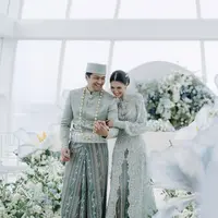 Potret Pernikahan Mikha Tambayong dan Deva Mahenra. (Sumber: Instagram/miktambayong)