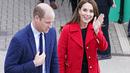 <p>Pangeran William dan Kate Middleton saat mengunjungi Wales pada 27 Februari 2022. (Foto: Danny Lawson/PA via AP)</p>