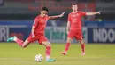 <p>Pemain Persija Jakarta, Rizky Ridho mengumpan bola pada pertandingan pekan ketujuh BRI Liga 1 2023/2024 melawan Borneo FC yang berlangsung di Stadion Patriot Candrabhaga, Bekasi, Rabu (9/8/2023). (Bola.com/Bagaskara Lazuardi)</p>