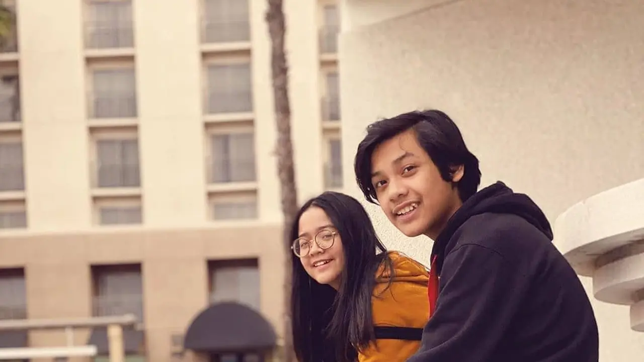 7 Momen Anak Uya Kuya Prank Tatto ke Orang Tuanya, Astrid Kuya Sampai Menangis