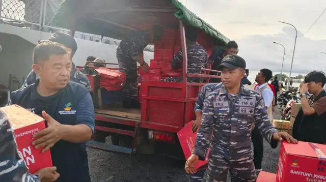 Kemensos mendistribusikan bantuan bagi warga terdampak erupsi Gunung Ruang di Kabupaten Kepulauan Sitaro, Sulut.