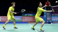 Ganda putra Indonesia Kevin Sanjaya Sukamuljo / Marcus Fernaldi Gideon meraih poin pertama pada penyisihan Grup A BWF Super Series Finals 2017. Kevin / Marcus menang atas wakil Denmark, Mads Conrad Petersen / Mads Pieler Kolding. (Humas PP PBSI)