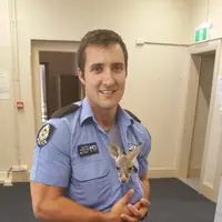 Constable Scott Mason bersama dengan Cuejo si kanguru. (Primage)