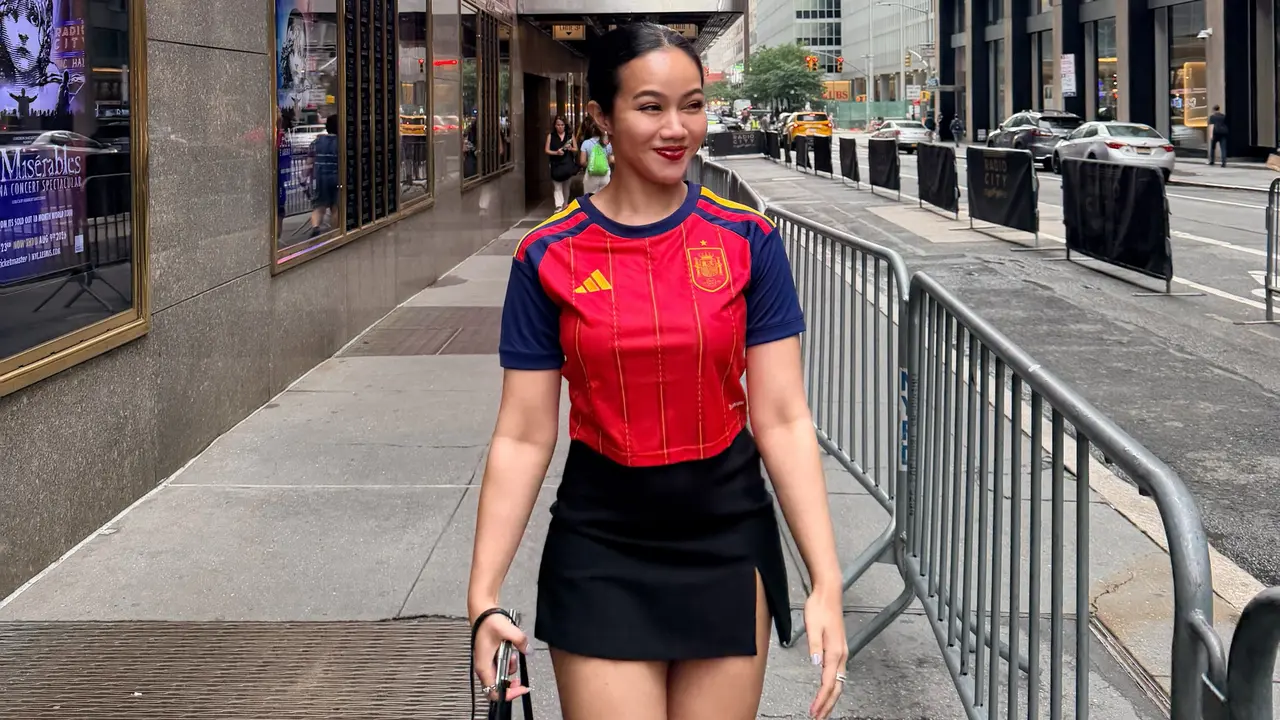 OOTD Sport Chic Yura Yunita Nonton Piala Dunia 2026, Tanggalkan Jersey Yura Yunited