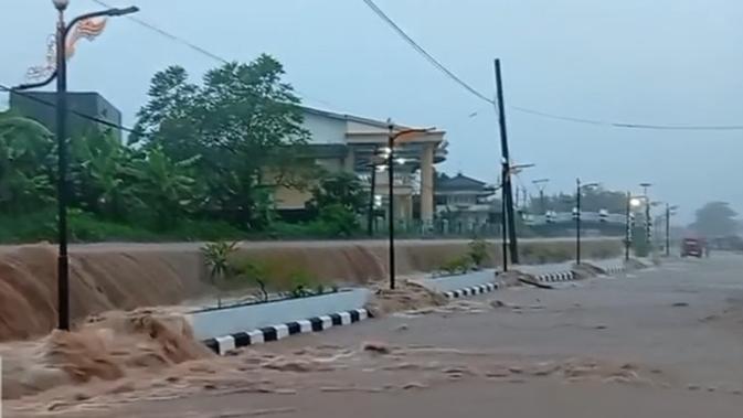 Banjir dan Longsor di 5 Kecamatan Sukabumi, Wilayah Simpenan Terparah