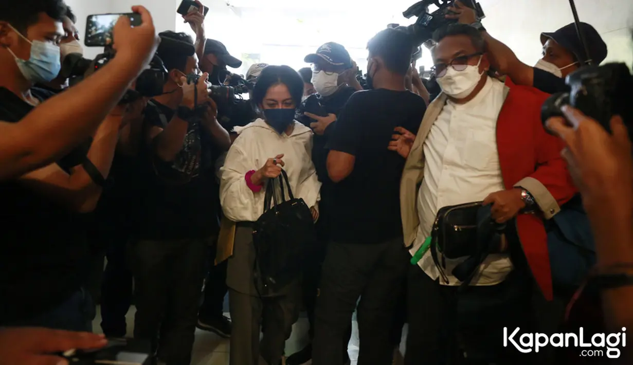 Rachel Vennya di Polda Metro Jaya ( KapanLagi.com/Muhammad Akrom Sukarya)