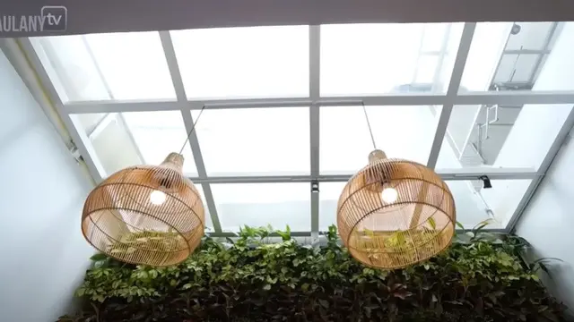 Potret ruang podcast Denny Sumargo (Instagram/sumargodenny/Youtube/TAULANY TV)