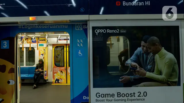 PT MRT Bagikan Pin Penumpang Prioritas