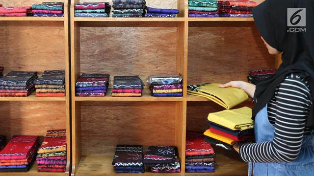 Melihat Proses Pembuatan Kain Adat Suku Banjar di Kalimantan