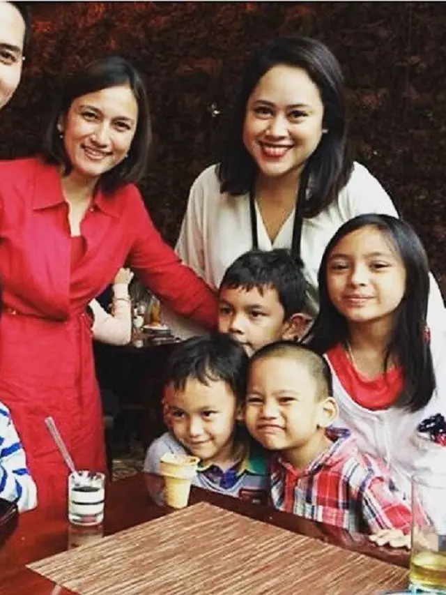 [Bintang] Alleia bersama Sarah.