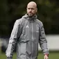 3. Erik Ten Hag - Pria berusia 49 tahun ini berhasil menyulap Ajax Amsterdam menjadi tim yang agresif. Selain itu Ia juga mampu memaksimalkan bakat muda seperti Frenkie De Jong, Matthijs De Ligt menjadi pemain yang fenomenal. (AFP/Kenzo Tribouillanrd)