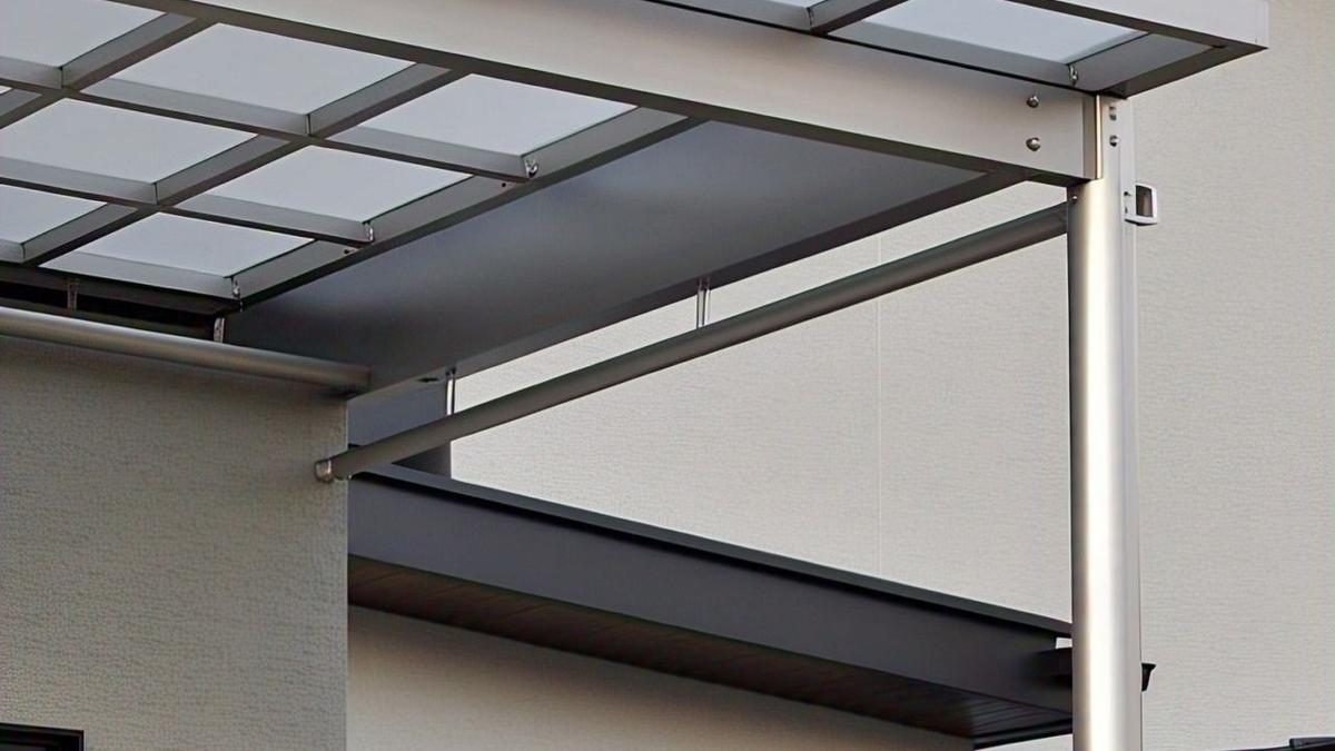 Kanopi Alderon Transparan vs Solid, Ketahui Kelebihan &amp; Kekurangannya untuk Rumah Ideal