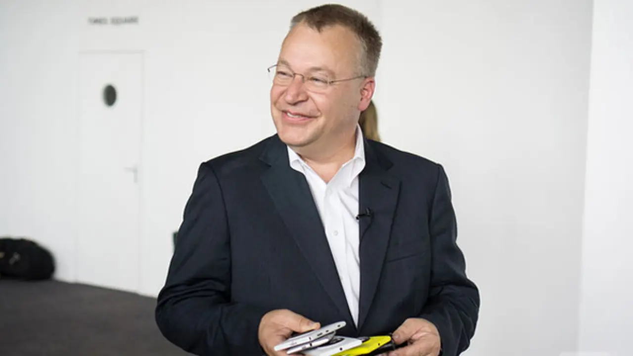 stephen-elop-131110b.jpg