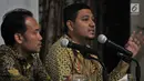 Peneliti LSI Denny JA, Ikrama M (kanan) didampingi moderator Muh Khotib saat merilis survei Elektoral dan Efek Kasus Ratna Sarumpaet di Jakarta, Selasa (23/10). (Merdeka.com/ Iqbal S. Nugroho)