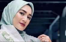 Menghilang Bak Ditelan Bumi, Ini Potret Terbaru Biduan 90-an Nini Carlina yang Jadi Istri Dokter Spesialis Penyakit Dalam